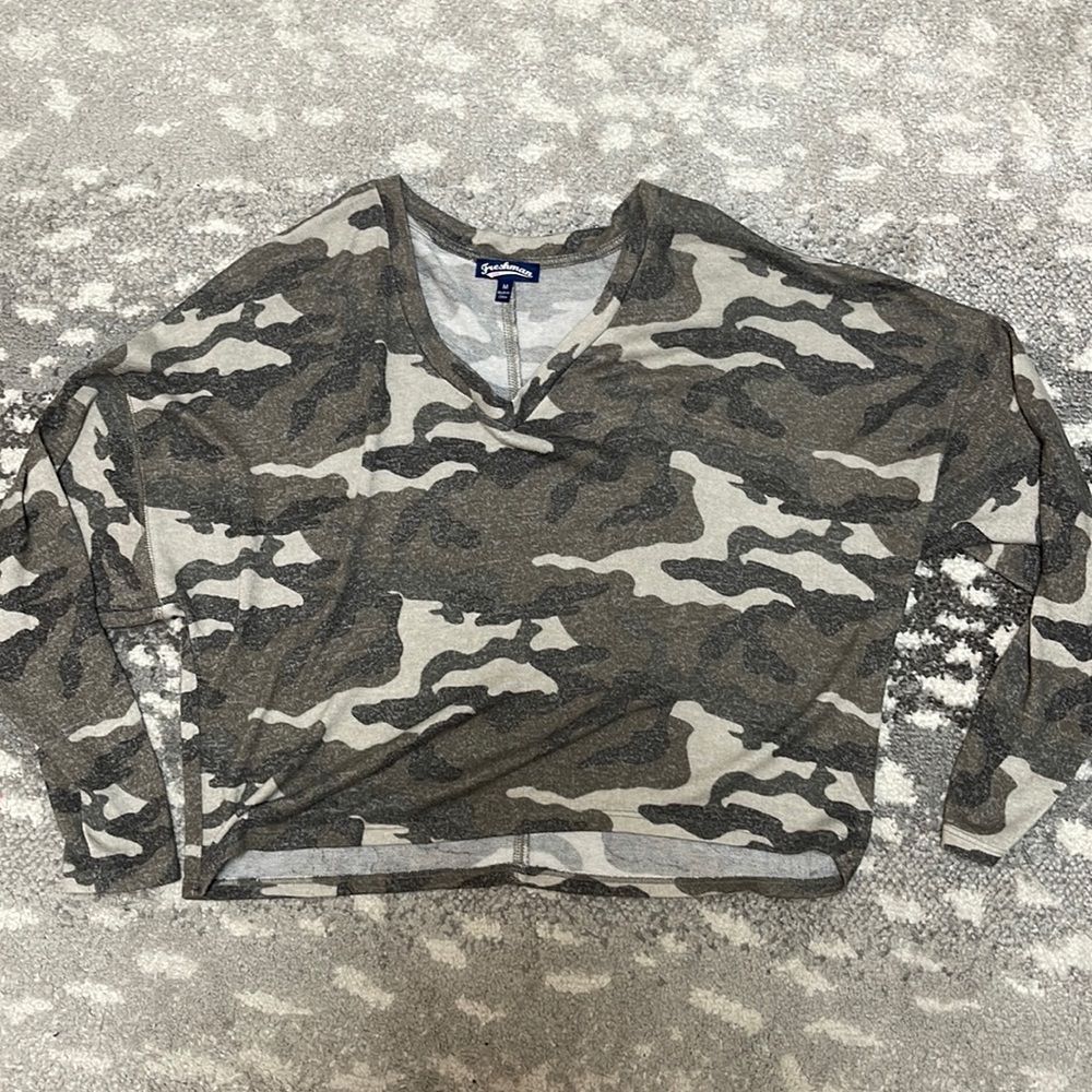 Cropped v neck casual top